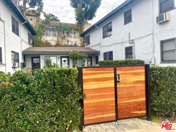 $1,690 | 1700 Griffith Park Boulevard, Unit 1704 1, Los Angeles, CA 90026