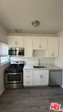 $1,690 | 1700 Griffith Park Boulevard, Unit 1704 1, Los Angeles, CA 90026