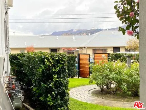 $1,690 | 1700 Griffith Park Boulevard, Unit 1704 1, Los Angeles, CA 90026