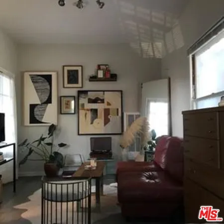 $1,690 | 1700 Griffith Park Boulevard, Unit 1704 1, Los Angeles, CA 90026