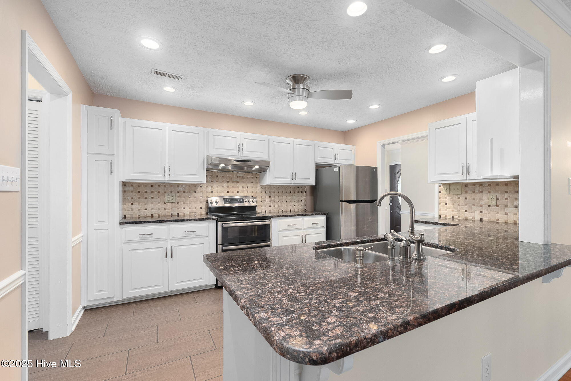 4503 Rivershore Drive New Bern, NC 28560 - Photo 13 of 51 13-web-or-mls-chadwick-visuals-4503-rive