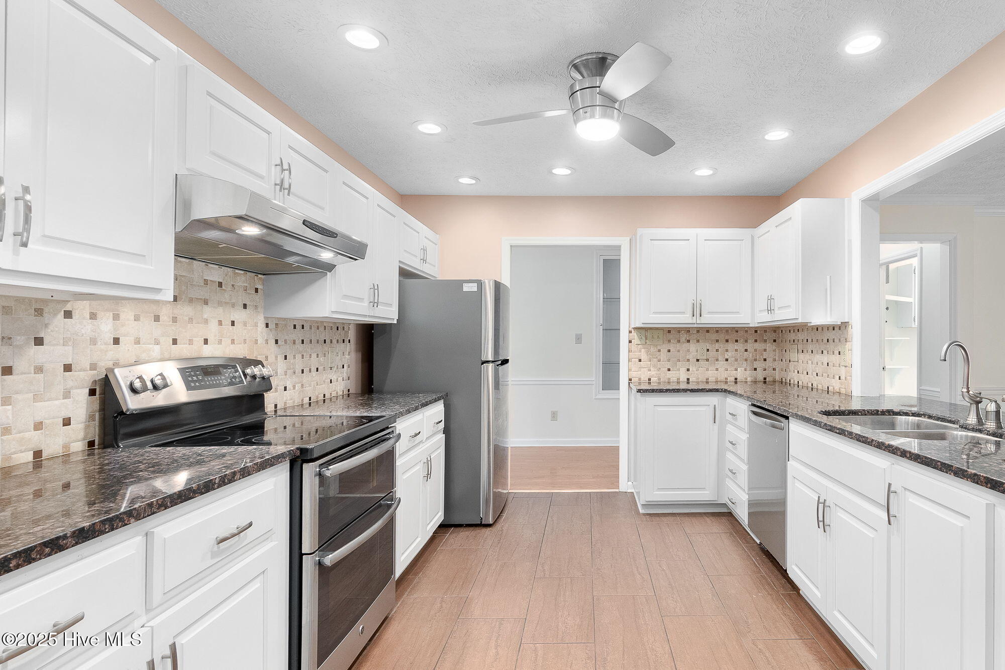 4503 Rivershore Drive New Bern, NC 28560 - Photo 14 of 51 14-web-or-mls-chadwick-visuals-4503-rive