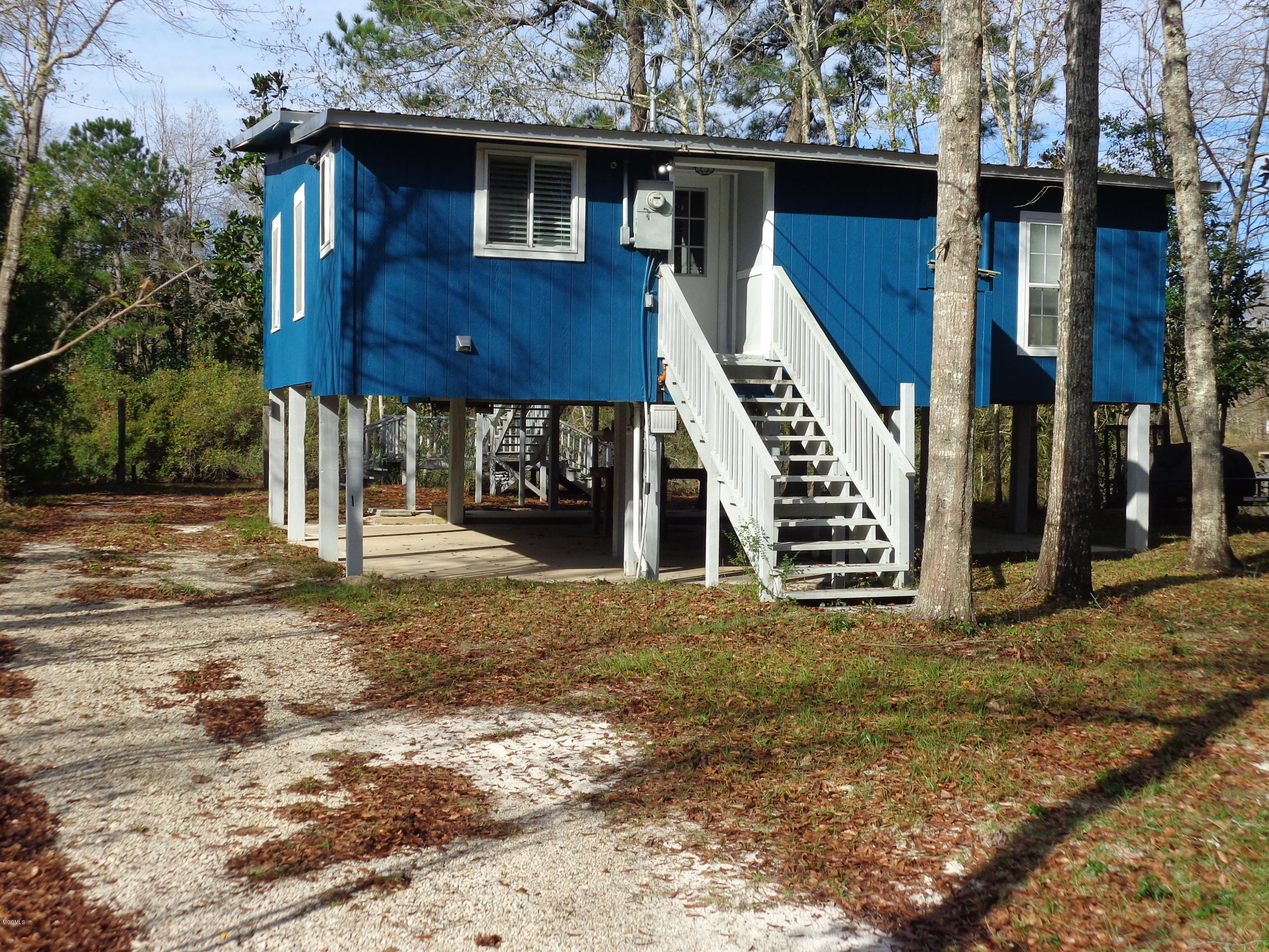 13169 Snug Harbor Road Biloxi, MS 39532 - Photo 2 of 29 002