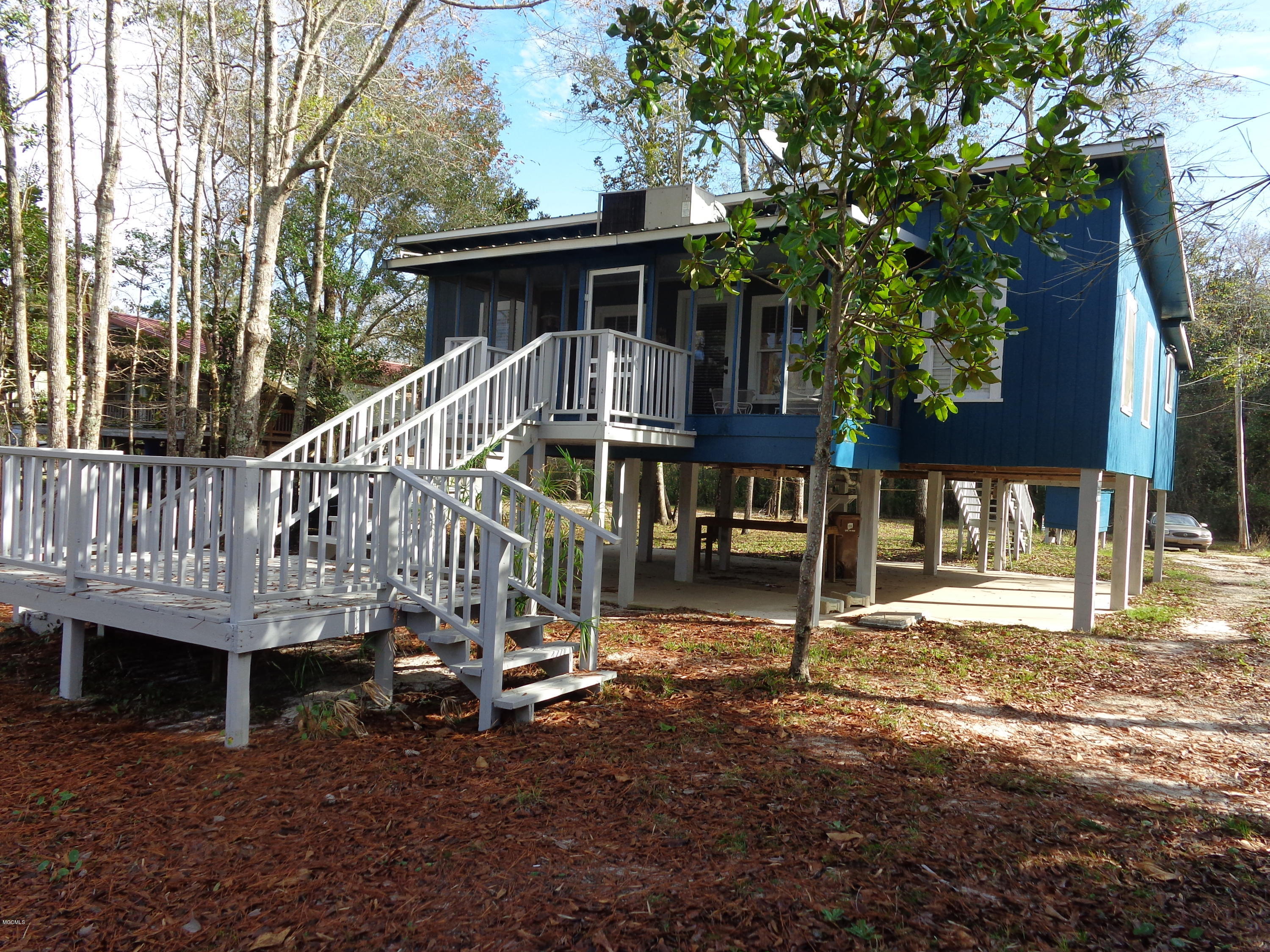 13169 Snug Harbor Road Biloxi, MS 39532 - Photo 3 of 29 003
