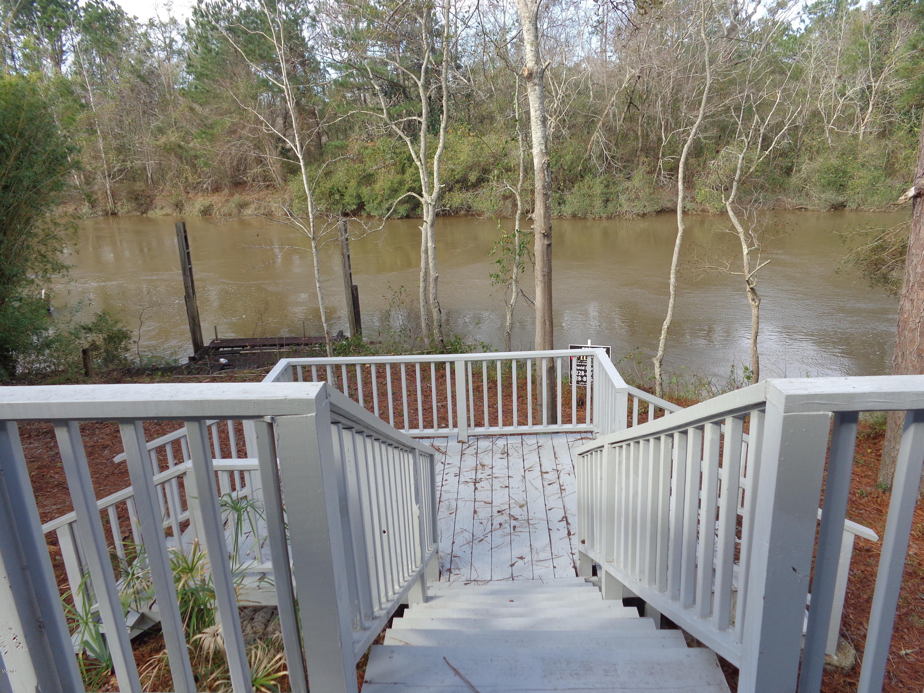 13169 Snug Harbor Road Biloxi, MS 39532 - Photo 5 of 29 024