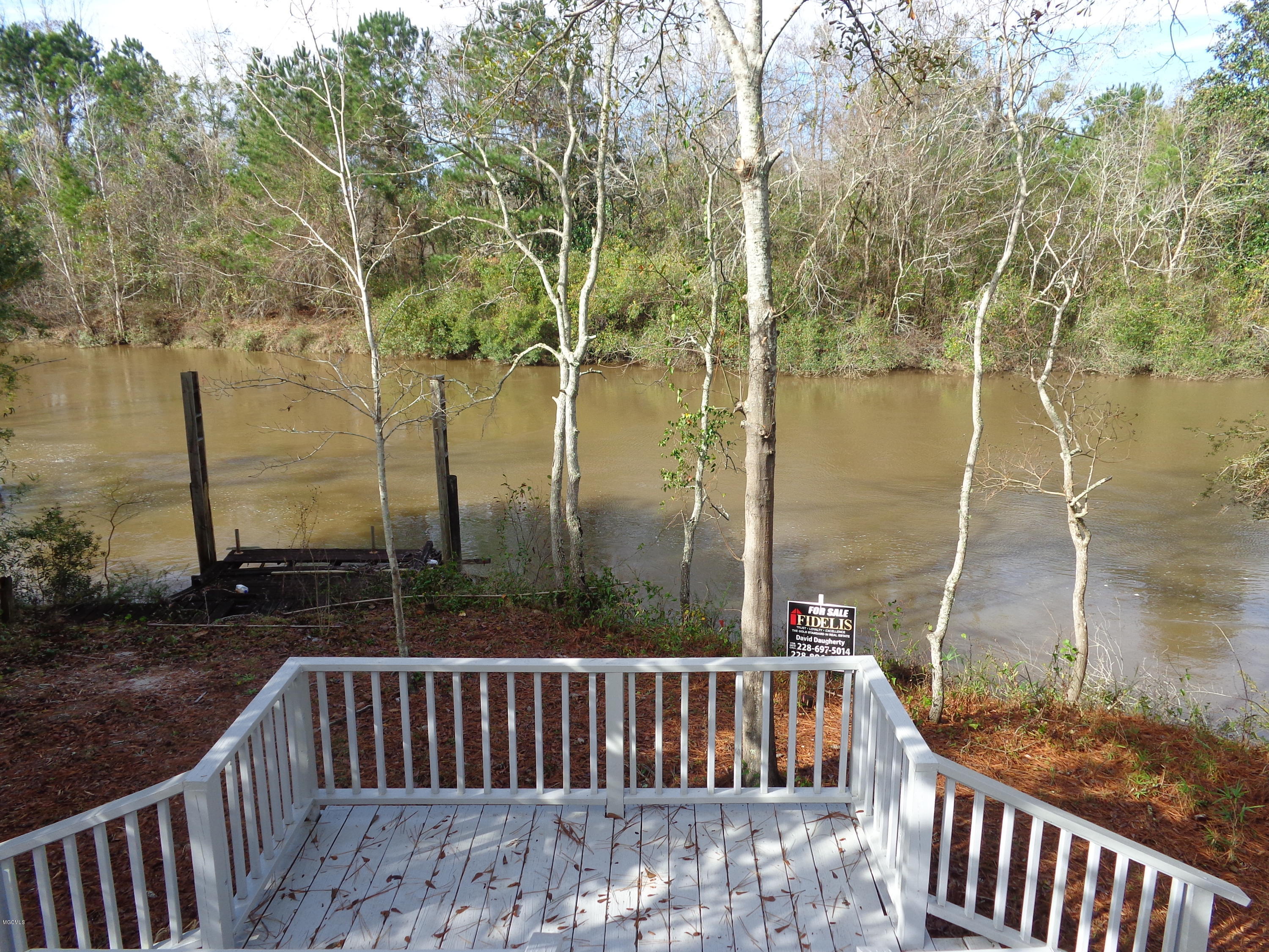 13169 Snug Harbor Road Biloxi, MS 39532 - Photo 6 of 29 025