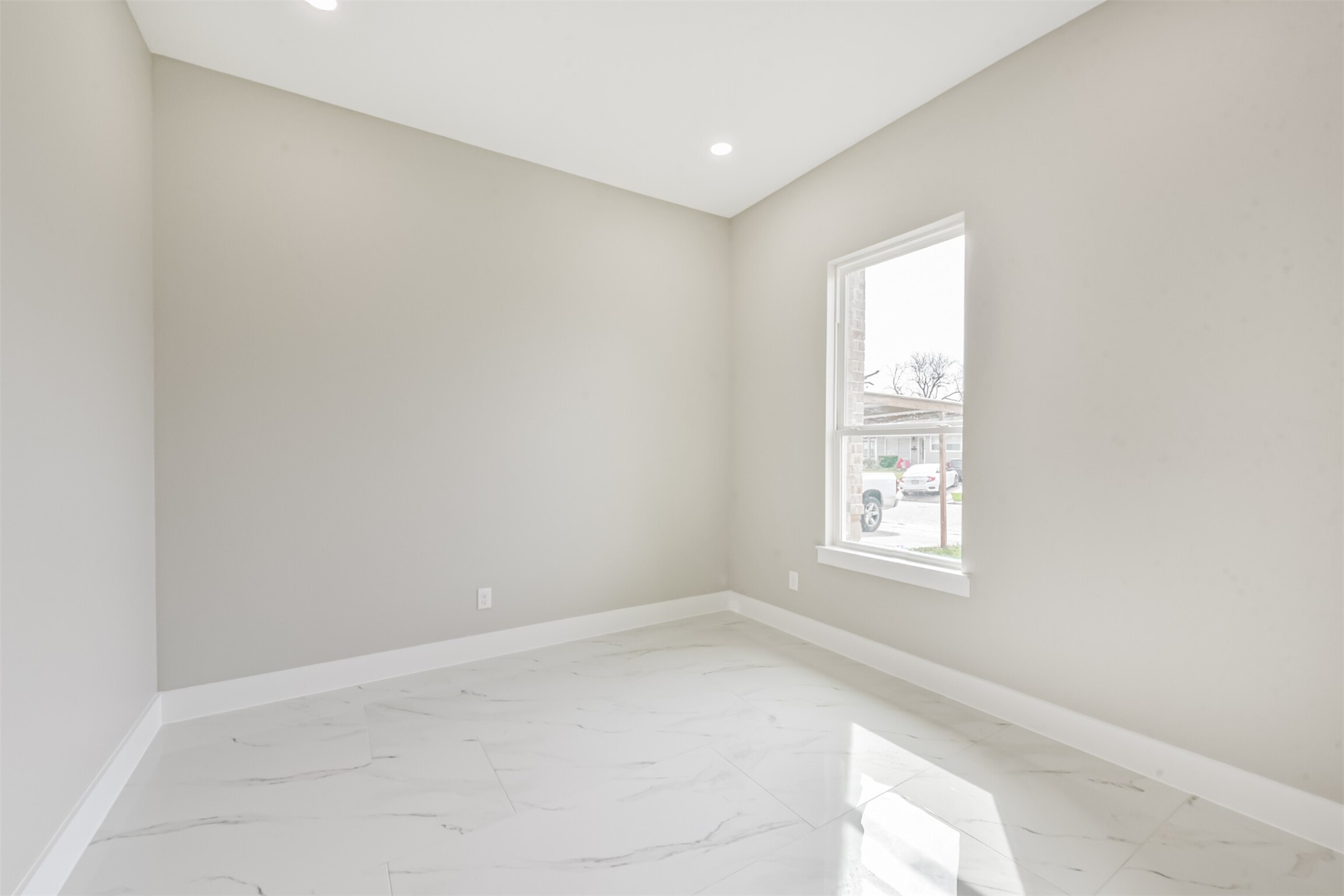 2803 Lancaster Lane Pasadena, TX 77506 - Photo 23 of 45 an empty room with windows