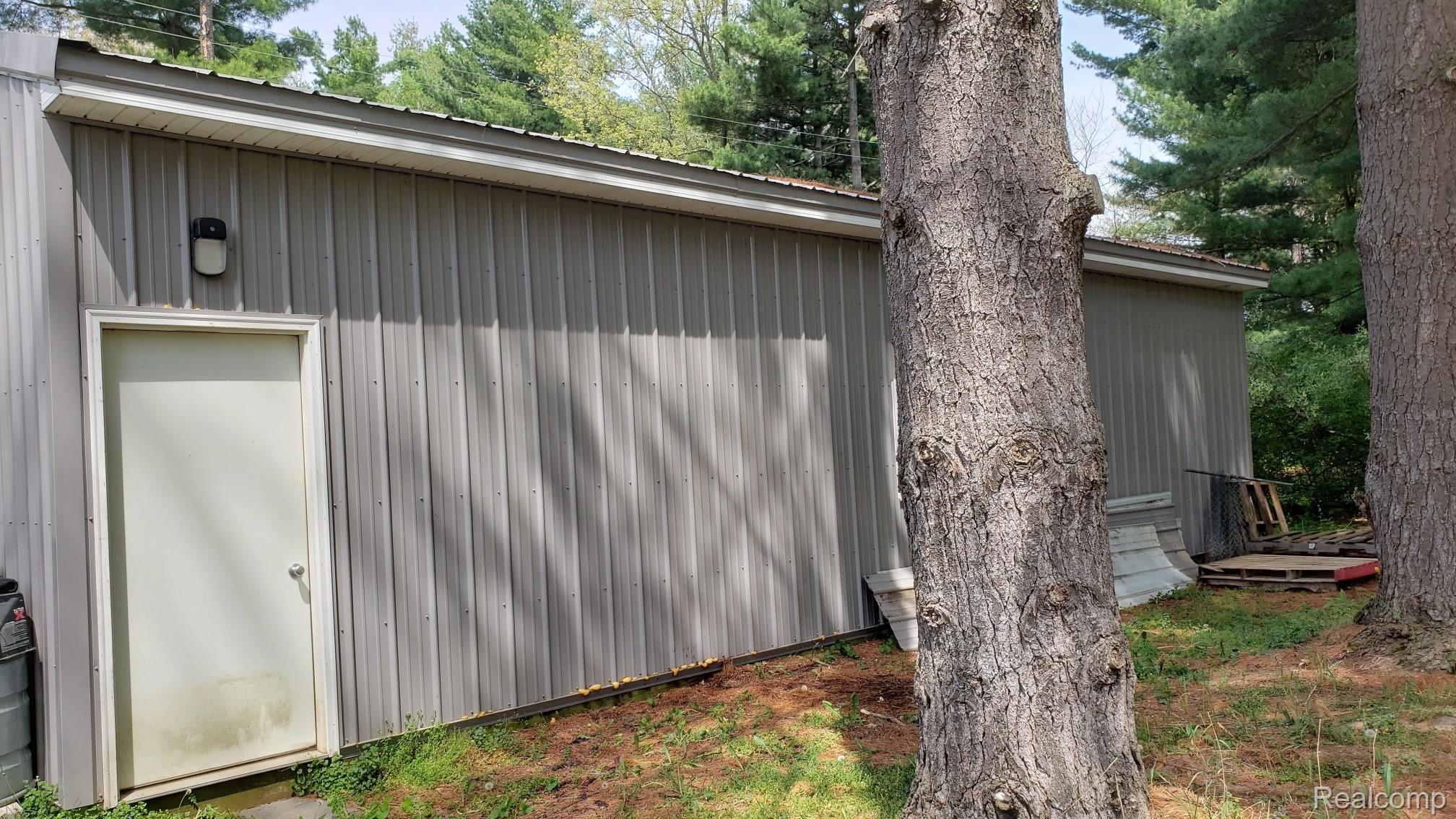 8477 Mt Hope Road Grass Lake, MI 49240 - Photo 32 of 44 mount hope barn 2.jpg