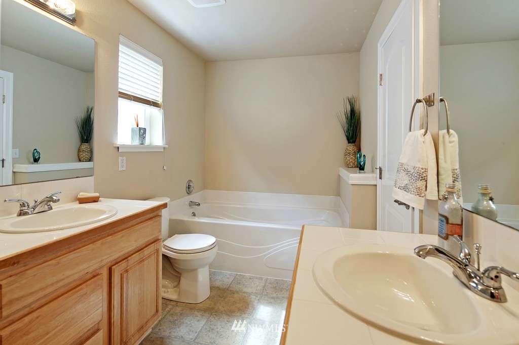 1408 Queen Avenue Northeast Renton, WA 98056 - Photo 13 of 21 Gallery Image 13