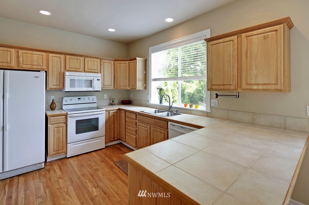 1408 Queen Avenue Northeast Renton, WA 98056 - Photo 8 of 21 Gallery Image 8