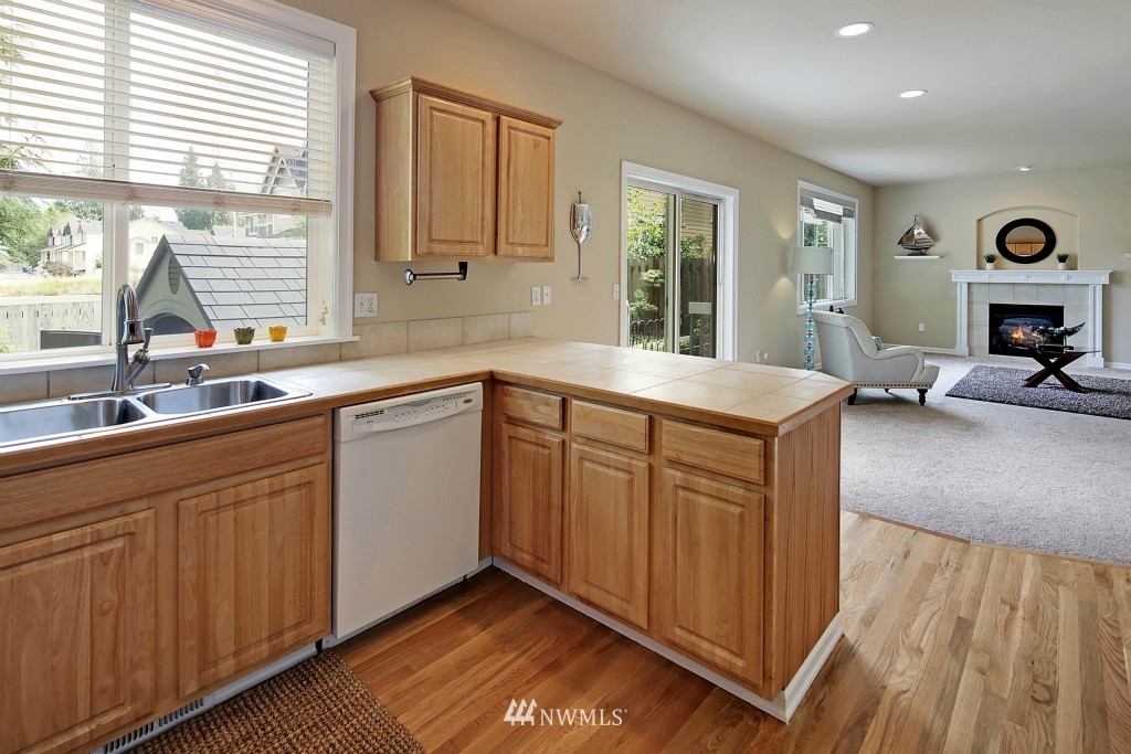 1408 Queen Avenue Northeast Renton, WA 98056 - Photo 9 of 21 Gallery Image 9