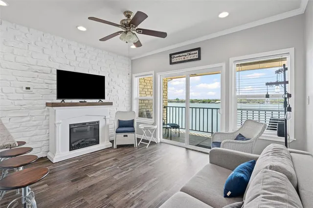 $225,000 | 401 East Pearl Street, Unit 2306, Granbury, TX 76048