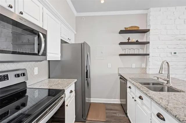 $225,000 | 401 East Pearl Street, Unit 2306, Granbury, TX 76048