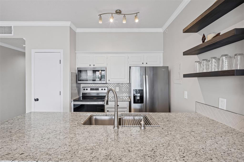 401 East Pearl Street, Unit 2306 Granbury, TX 76048 - Photo 12 of 17 Eat-in Kitchen island/peninsula with granite bar top. Large area to both prepare food and pull up a stool and eat.