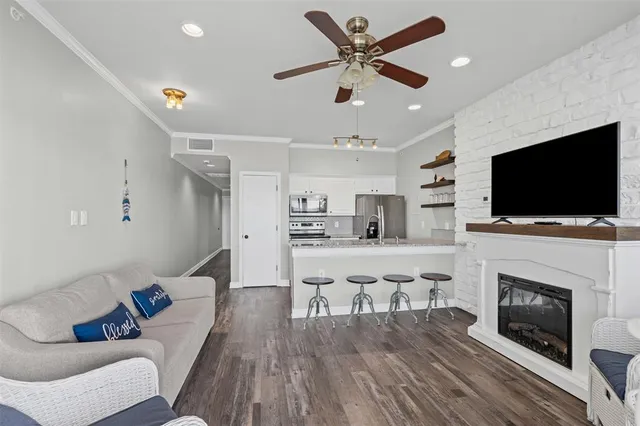 $225,000 | 401 East Pearl Street, Unit 2306, Granbury, TX 76048