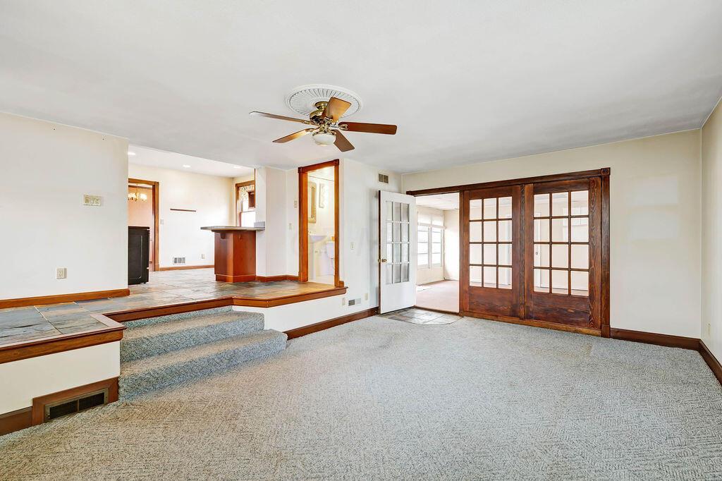 4915 Sawmill Road Columbus, OH 43235 - Photo 15 of 37 Family Room