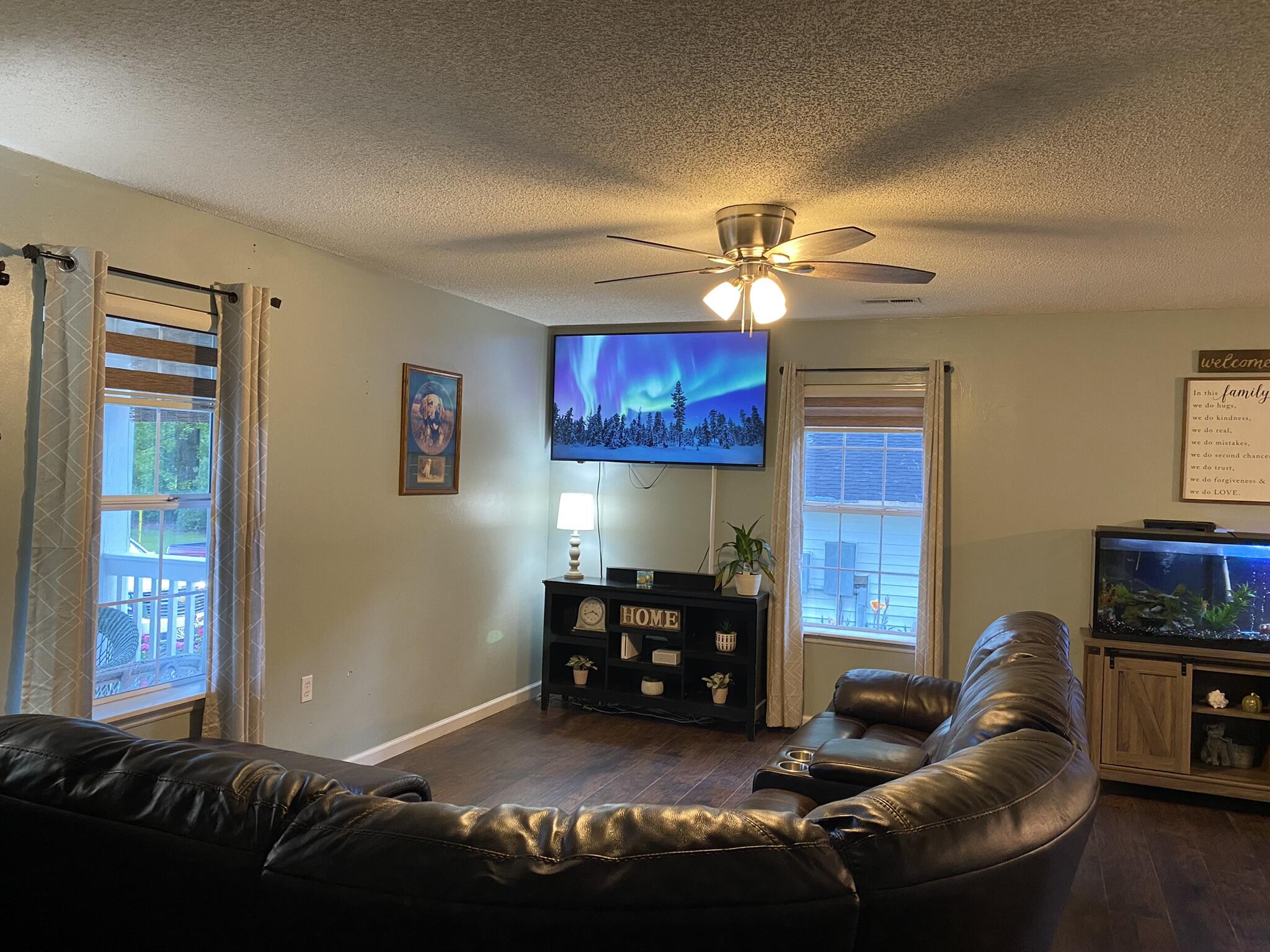 7364 Driggers Road Hollywood, SC 29449 - Photo 10 of 24 Living Room