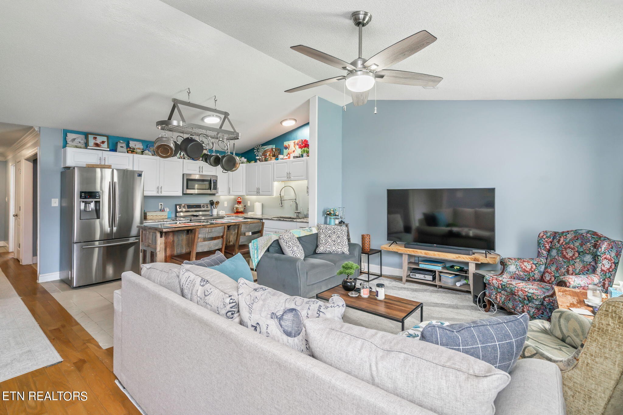 705 High Point Way, Knoxville, TN 37912 - Photo 4 of 22 a living room with furniture and a flat screen tv