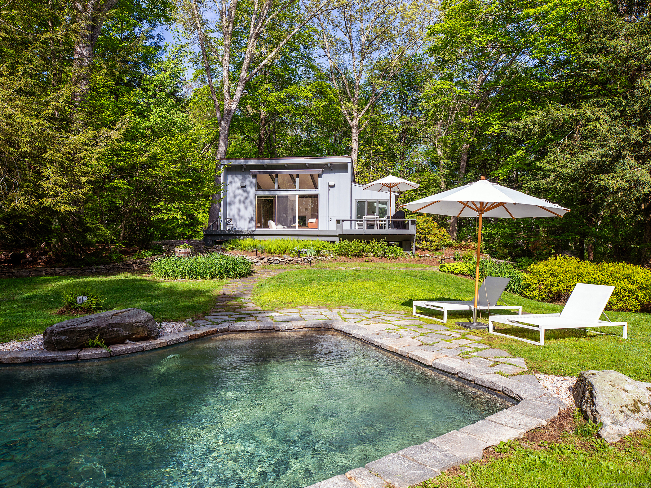 a view of a house with swimming pool and yard