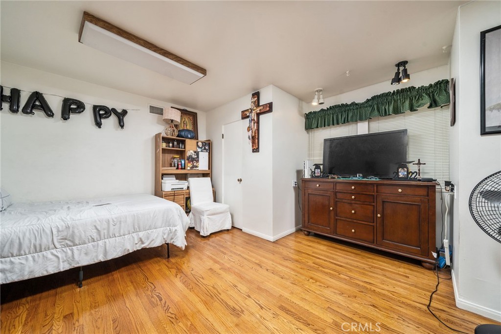 5035 Carlingford Avenue Riverside, CA 92504 - Photo 21 of 32 a bedroom with a bed and flat screen tv
