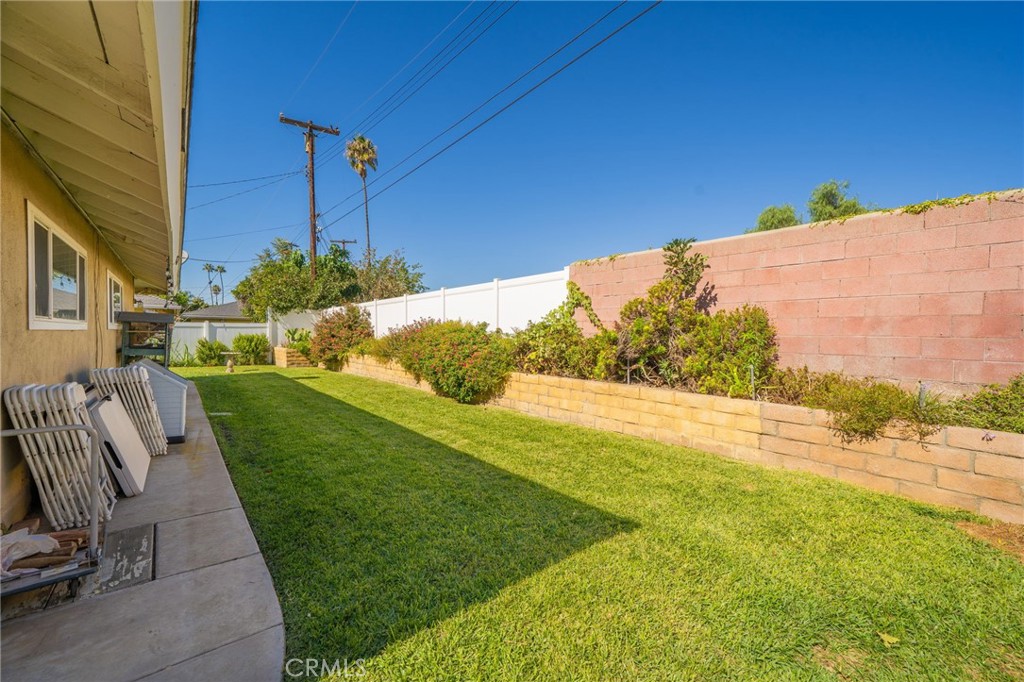 5035 Carlingford Avenue Riverside, CA 92504 - Photo 30 of 32 a view of a backyard