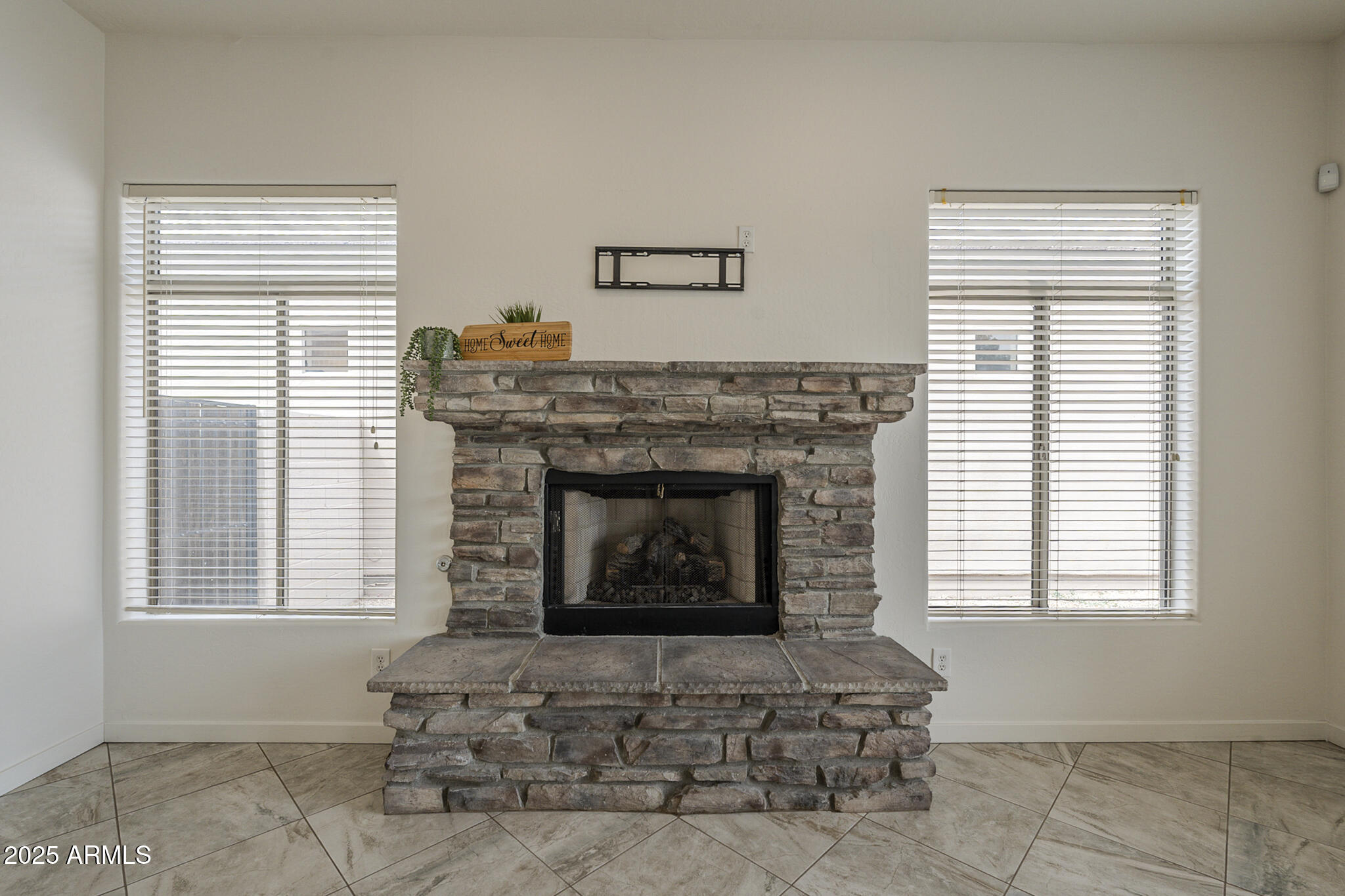3910 East Carson Road Phoenix, AZ 85042 - Photo 13 of 53 Carson-13