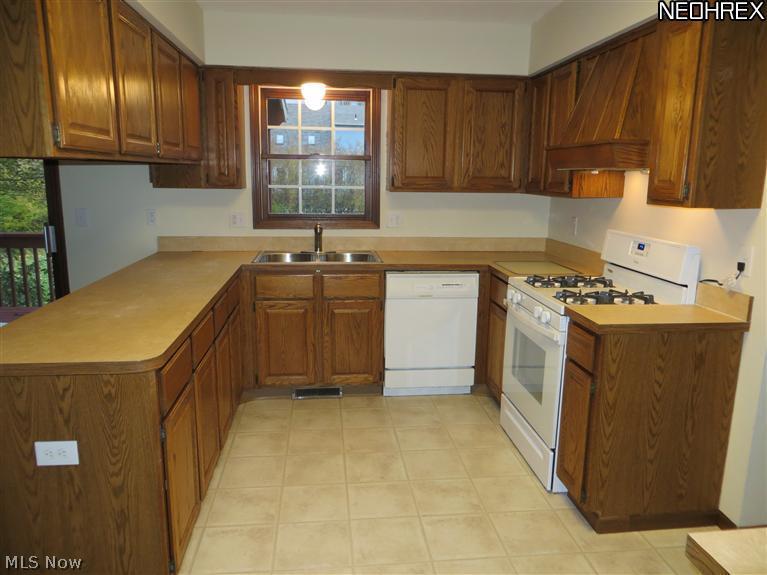 8469 Johnnycake Ridge Road Mentor, OH 44060 - Photo 3 of 18 Gallery Image 3