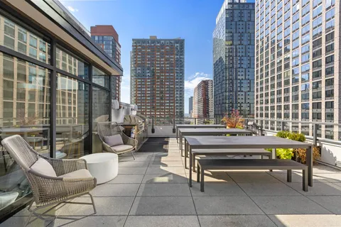 $700,000 | 160 1st Street, Unit 810, Jersey City, NJ 07302