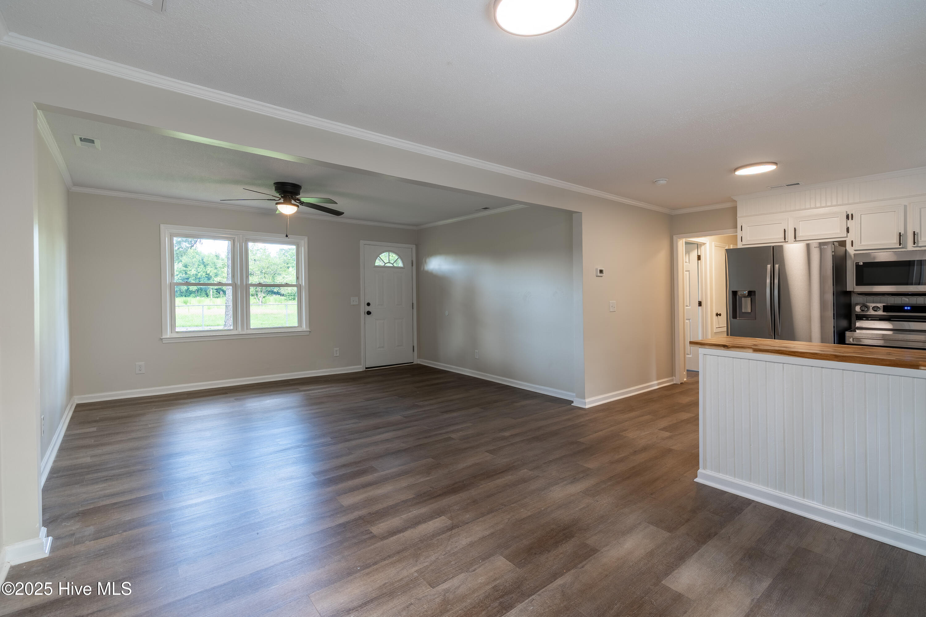 959 Middle Road Trenton, NC 28585 - Photo 4 of 36 Dining Room