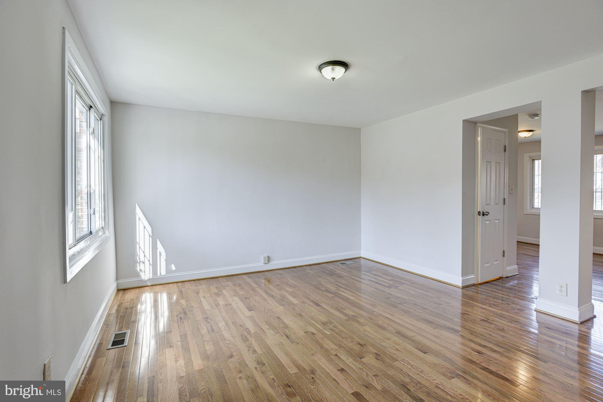 732 East Cold Spring Lane Baltimore, MD 21212 - Photo 3 of 25 Living Room