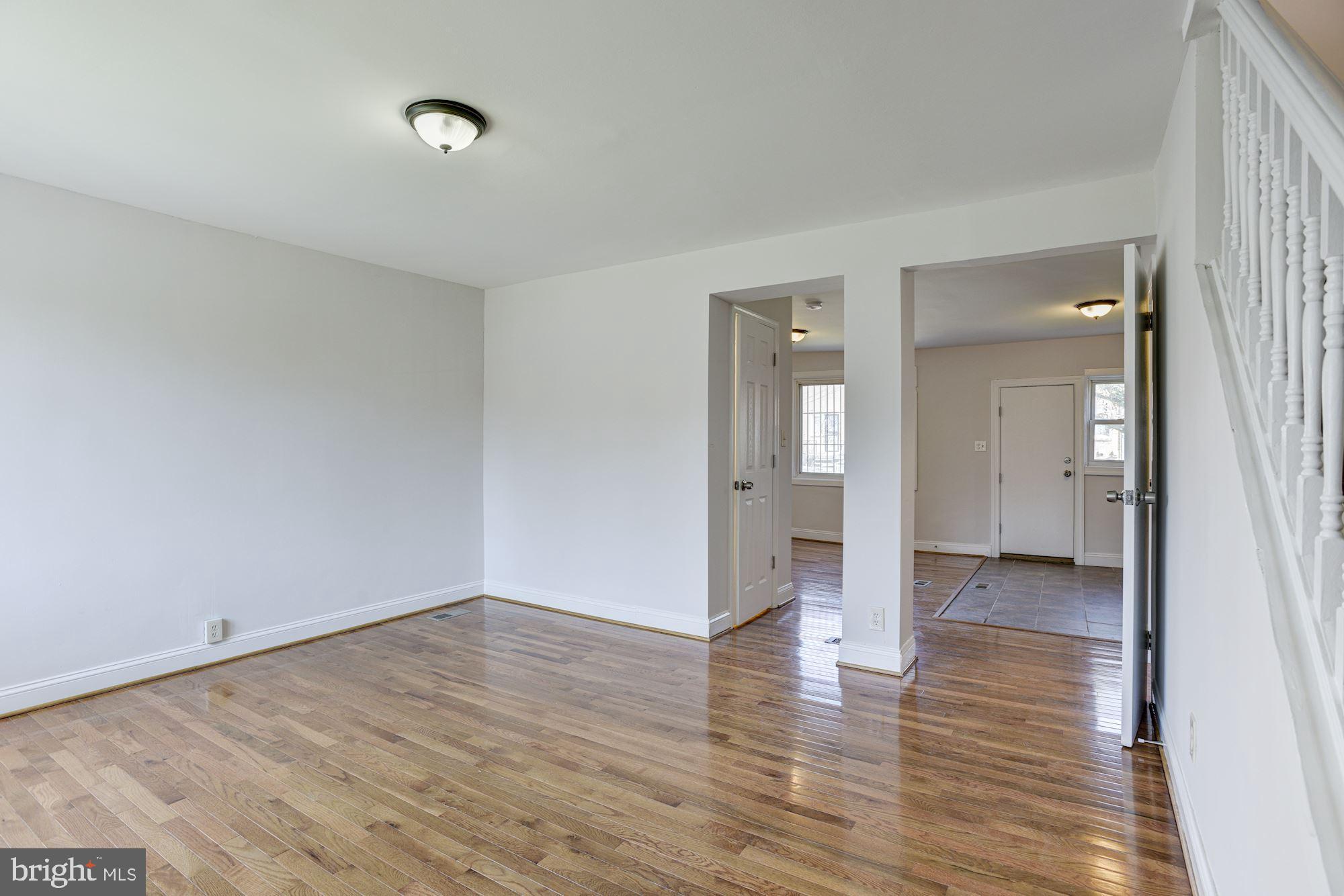 732 East Cold Spring Lane Baltimore, MD 21212 - Photo 4 of 25 Living Room