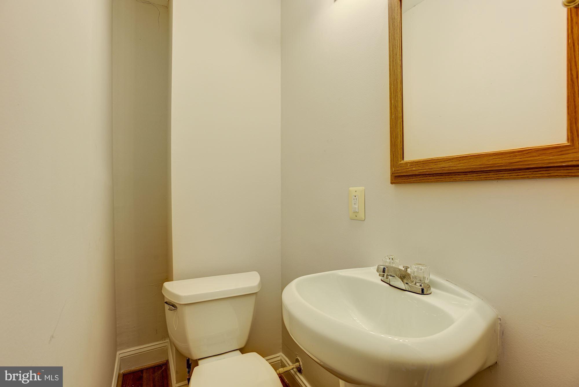 732 East Cold Spring Lane Baltimore, MD 21212 - Photo 8 of 25 Powder Room