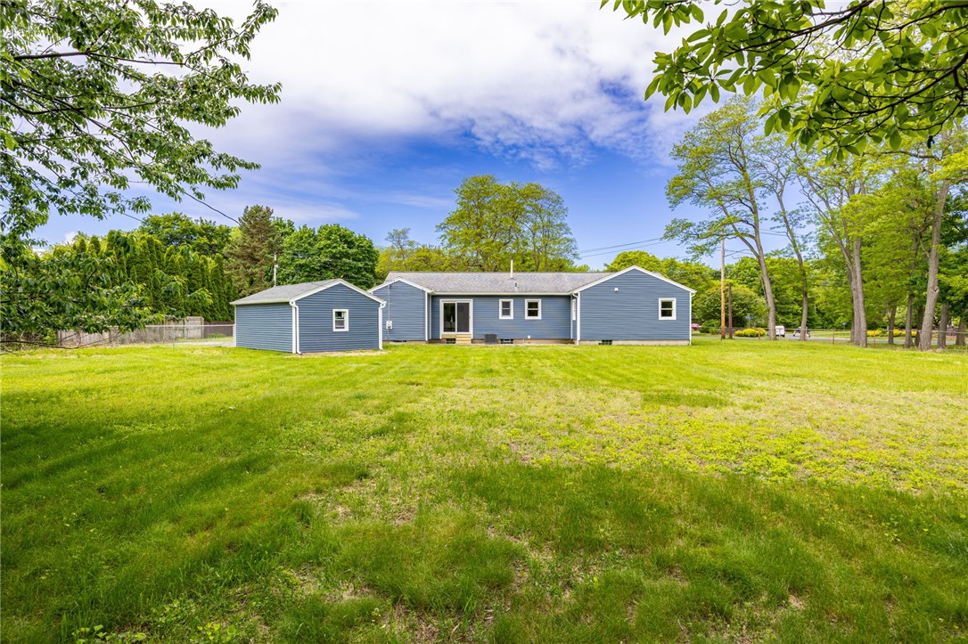 249 Dickinson Road Webster, NY 14580 - Photo 4 of 45