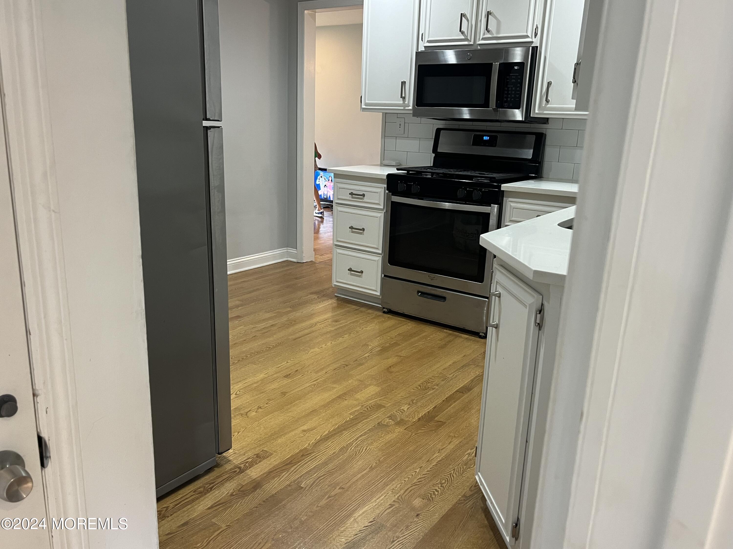 22 Robin Road Rumson, NJ 07760 - Photo 13 of 24 a kitchen with a stove and a microwave