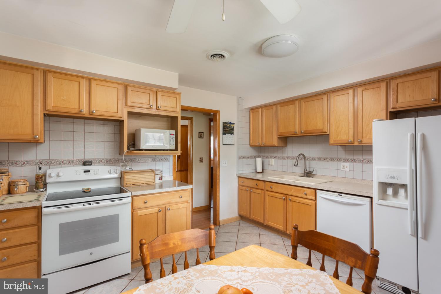 695 7th Street Roebling, NJ 08554 - Photo 12 of 36