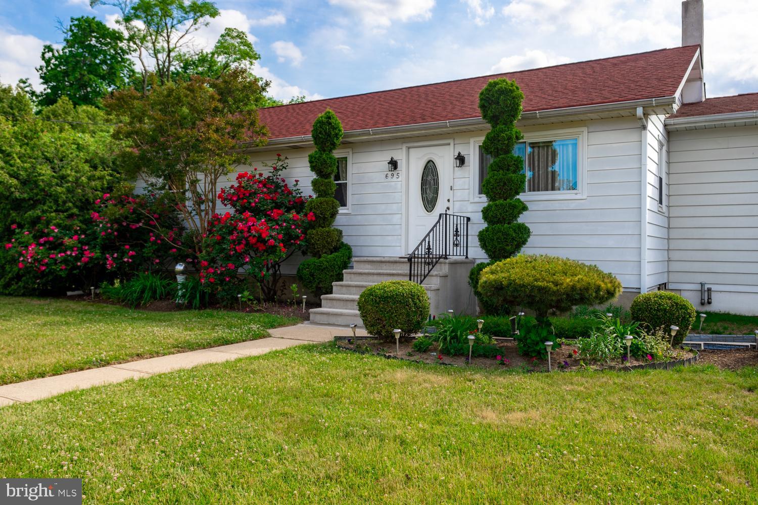 695 7th Street Roebling, NJ 08554 - Photo 4 of 36