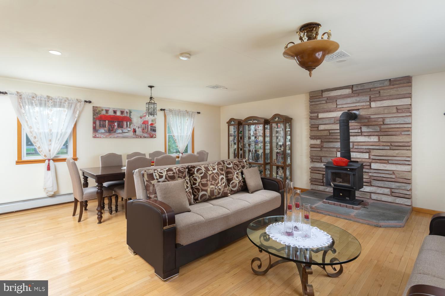 695 7th Street Roebling, NJ 08554 - Photo 7 of 36