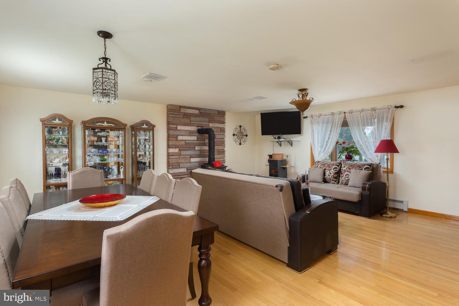 695 7th Street Roebling, NJ 08554 - Photo 9 of 36