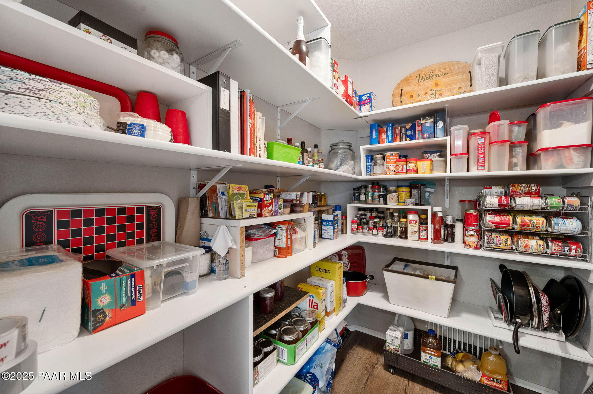 17798 East Trails End Road Mayer, AZ 86333 - Photo 12 of 30 a book shelf with lounge room