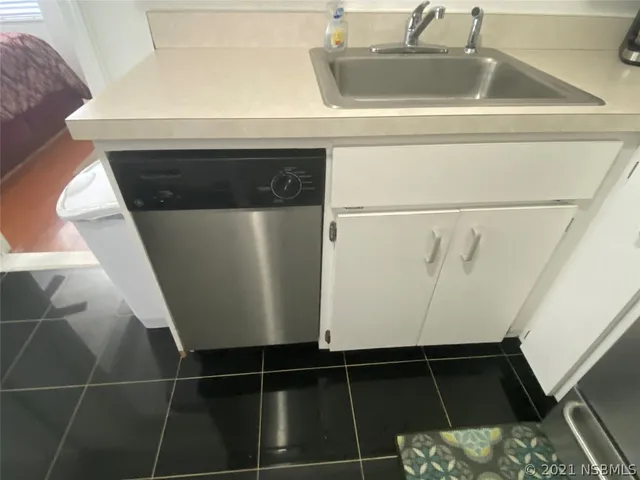 a close view of sink