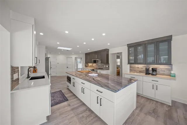 $2,695,000 | 8560 Heron Lagoon Circle, Sarasota, FL 34242