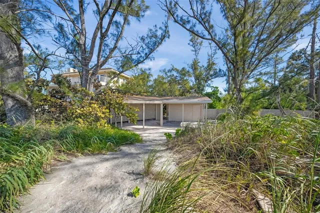 $2,695,000 | 8560 Heron Lagoon Circle, Sarasota, FL 34242