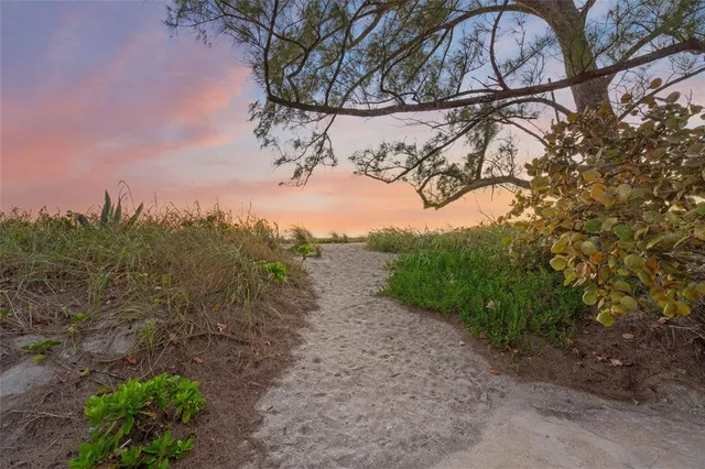 $2,695,000 | 8560 Heron Lagoon Circle, Sarasota, FL 34242