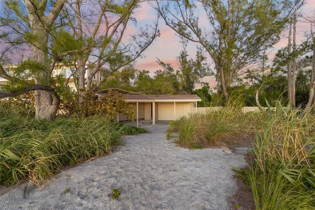 $2,695,000 | 8560 Heron Lagoon Circle, Sarasota, FL 34242