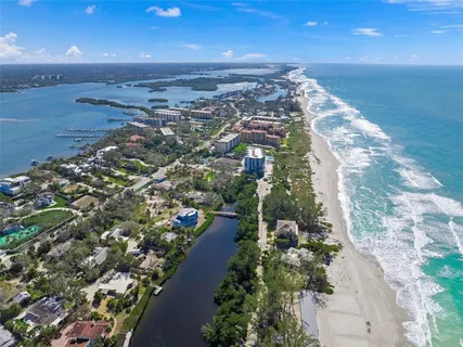 $2,695,000 | 8560 Heron Lagoon Circle, Sarasota, FL 34242