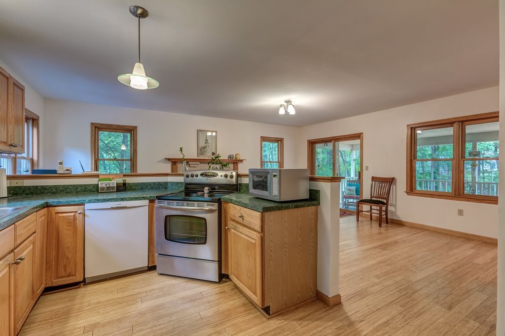 11 Captain Seaver Road Brookline, NH 03033 - Photo 15 of 40