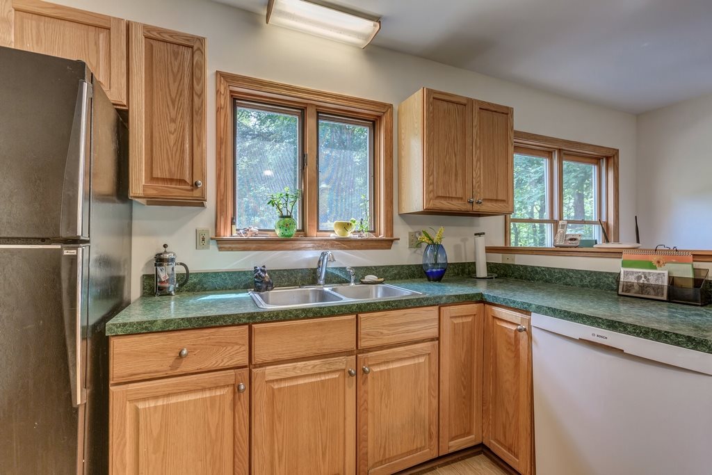 11 Captain Seaver Road Brookline, NH 03033 - Photo 16 of 40