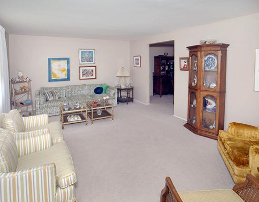 2181 Ramsey Road Monroeville, PA 15146 - Photo 8 of 16 Living Room.