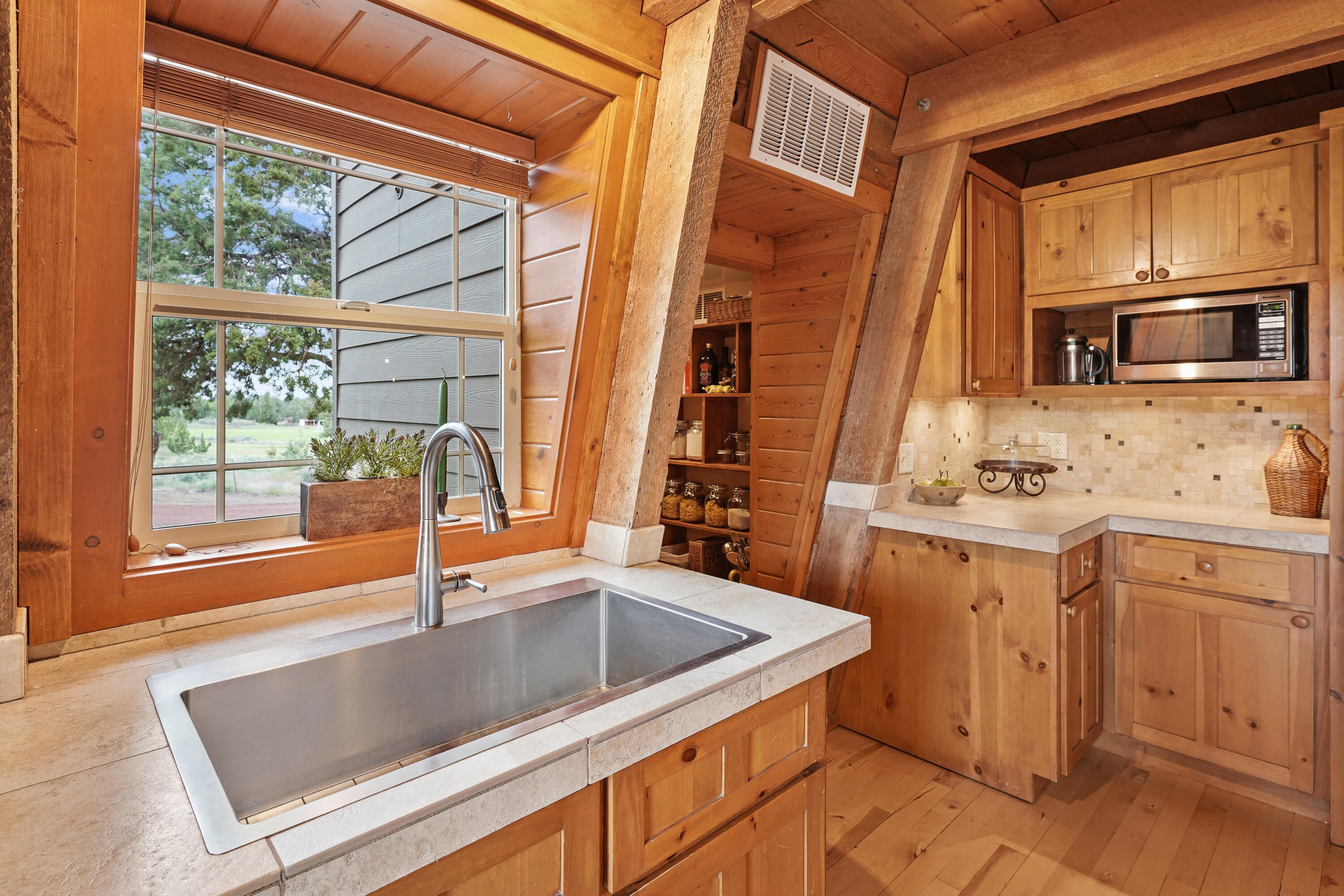 62760 Dixon Loop Bend, OR 97701 - Photo 15 of 69 15 kitchen