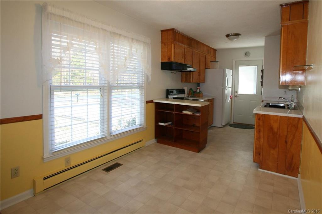 4940 Potter Road Matthews, NC 28104 - Photo 4 of 17 Gallery Image 4
